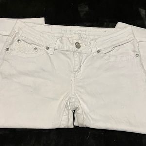White capri jeans
